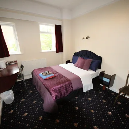 Avalon 3* Leeds (West Yorkshire)
