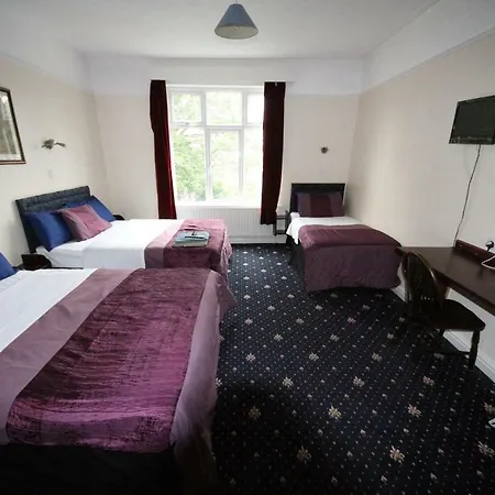 Avalon 3* Leeds (West Yorkshire)